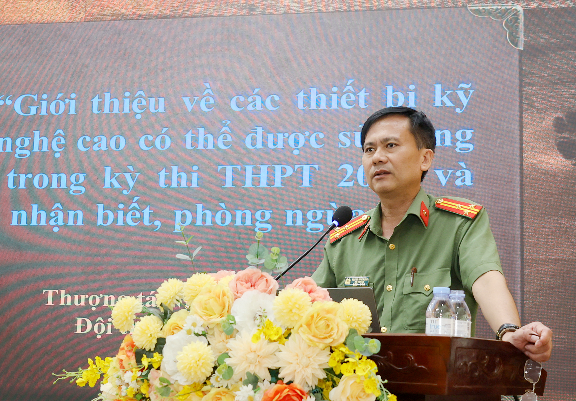 Anh-tin-bai